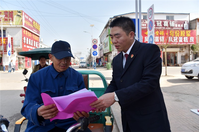 安徽凤阳：走进乡镇开展法治宣传活动